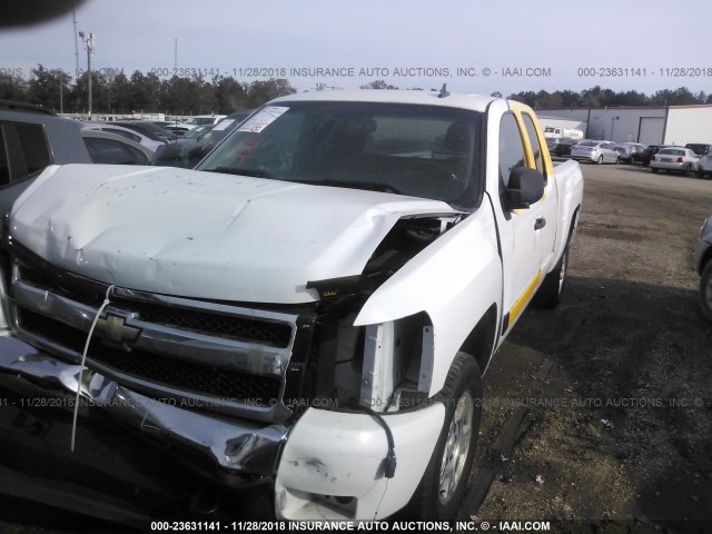 2GCEC19J181329580 - 2008 CHEVROLET SILVERADO C1500 WHITE photo 2