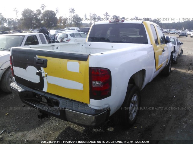 2GCEC19J181329580 - 2008 CHEVROLET SILVERADO C1500 WHITE photo 4