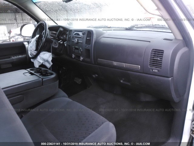 2GCEC19J181329580 - 2008 CHEVROLET SILVERADO C1500 WHITE photo 5