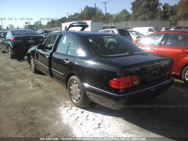 WDBJF65F5WA679378 - 1998 MERCEDES-BENZ E 320 BLACK photo 3