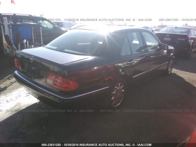 WDBJF65F5WA679378 - 1998 MERCEDES-BENZ E 320 BLACK photo 4