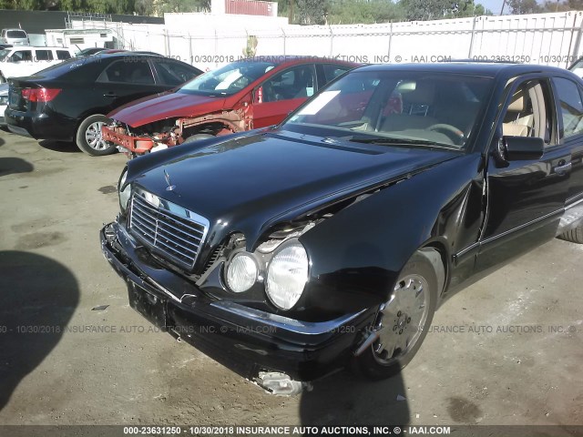 WDBJF65F5WA679378 - 1998 MERCEDES-BENZ E 320 BLACK photo 6