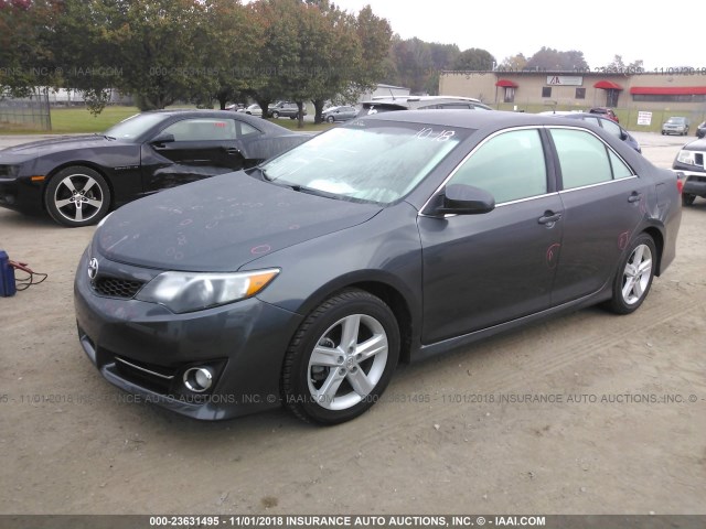 4T1BF1FK4CU088484 - 2012 TOYOTA CAMRY SE/LE/XLE GRAY photo 2