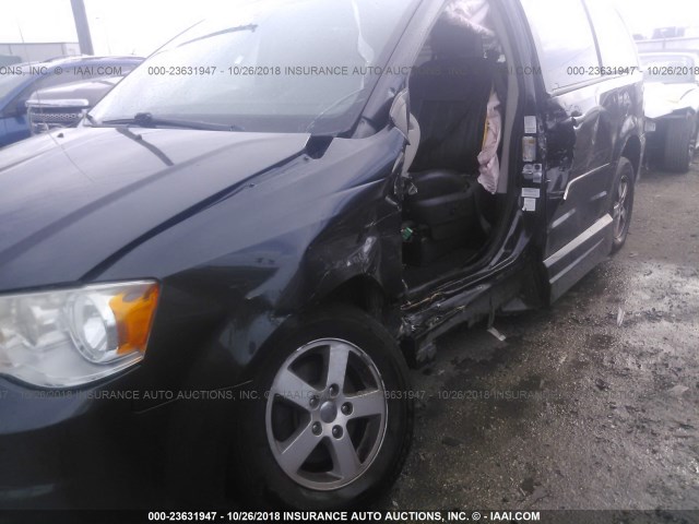 2C4RDGCG1CR329748 - 2012 DODGE GRAND CARAVAN SXT GRAY photo 6