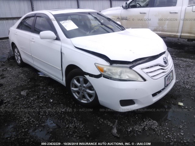 4T4BF3EK8BR132245 - 2011 TOYOTA CAMRY SE/LE/XLE 白色 照片 1