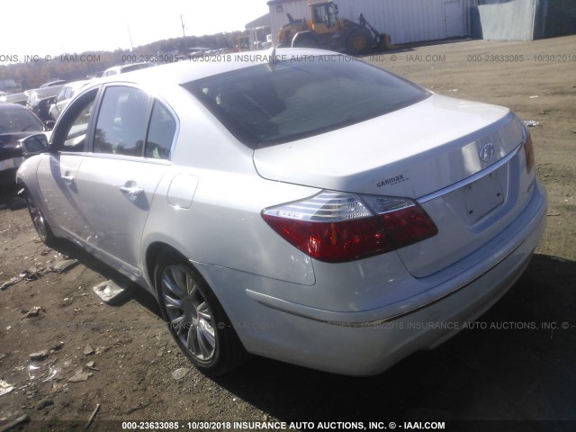 KMHGC4DE7BU135339 - 2011 HYUNDAI GENESIS 3.8L WHITE photo 3