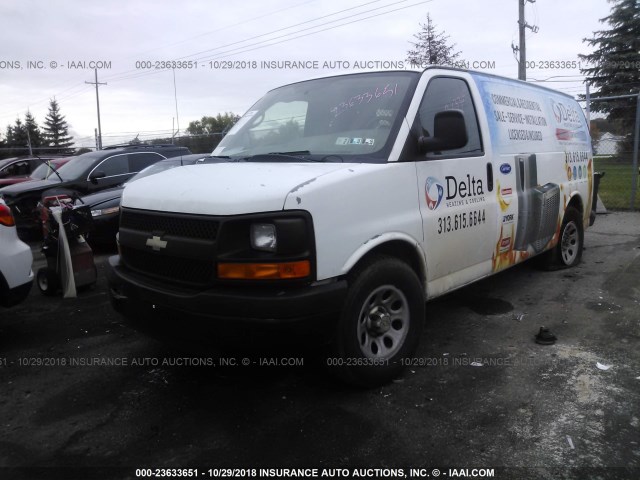 1GCSGAFXXD1158313 - 2013 CHEVROLET EXPRESS G1500  WHITE photo 2