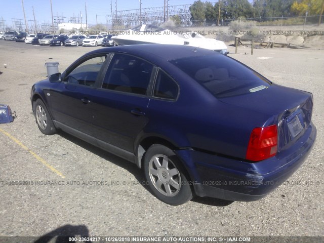 WVWMA23B9YP307712 - 2000 VOLKSWAGEN PASSAT GLS BLUE photo 3