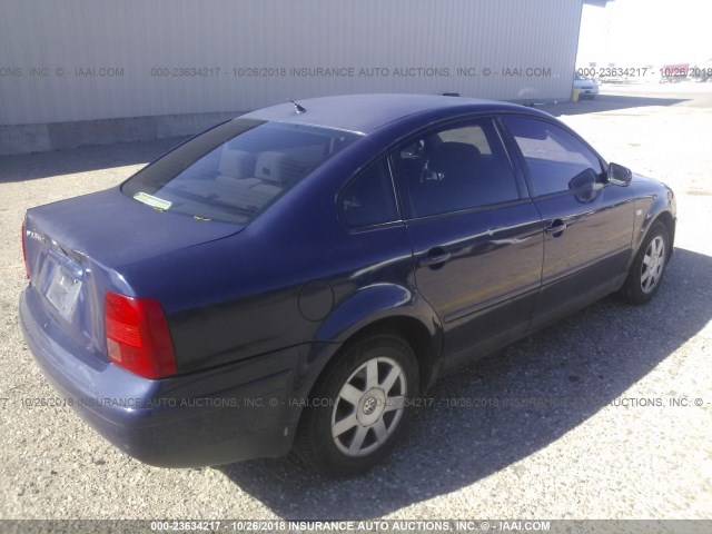 WVWMA23B9YP307712 - 2000 VOLKSWAGEN PASSAT GLS BLUE photo 4