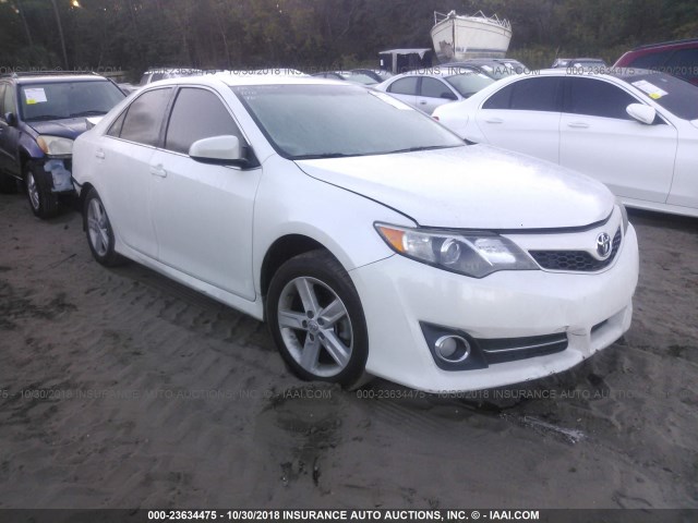 4T1BF1FK8EU451694 - 2014 TOYOTA CAMRY L/SE/LE/XLE 白色 照片 1