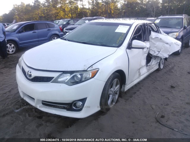 4T1BF1FK8EU451694 - 2014 TOYOTA CAMRY L/SE/LE/XLE 白色 照片 2
