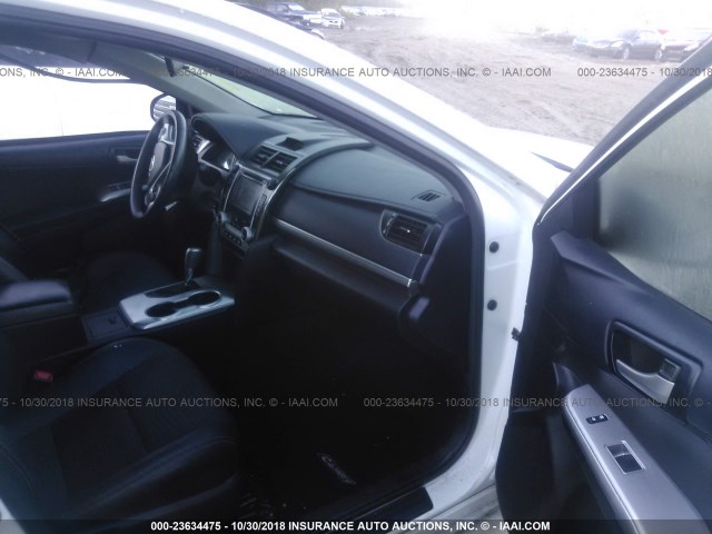 4T1BF1FK8EU451694 - 2014 TOYOTA CAMRY L/SE/LE/XLE 白色 照片 5