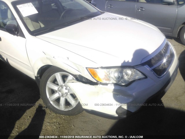 4S4BP61C187335282 - 2008 SUBARU OUTBACK 2.5I WHITE photo 6