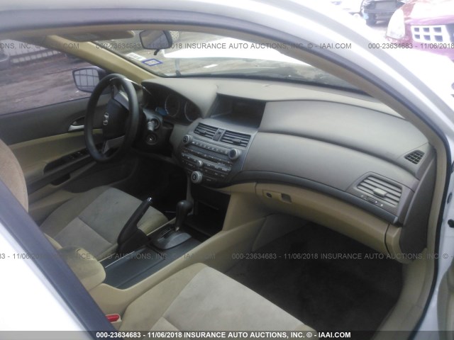 JHMCP26438C011615 - 2008 HONDA ACCORD LXP WHITE photo 5