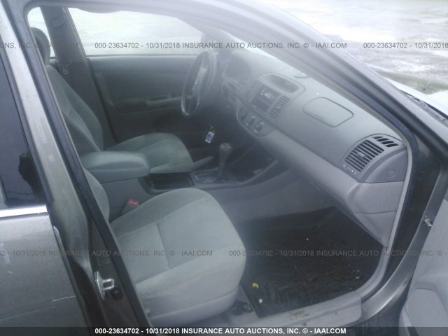 4T1BE32K84U884242 - 2004 TOYOTA CAMRY LE/XLE/SE GRAY photo 5