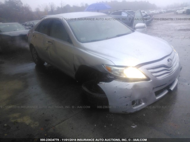 4T4BF3EK5BR132591 - 2011 TOYOTA CAMRY SE/LE/XLE SILVER photo 1