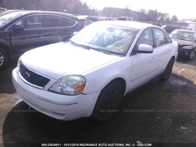 1FAFP24155G129344 - 2005 FORD FIVE HUNDRED SEL WHITE photo 2