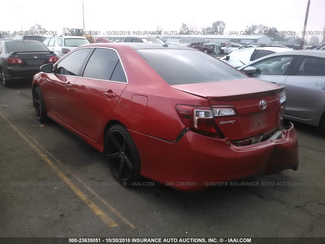 4T1BK1FK5CU503307 - 2012 TOYOTA CAMRY SE/XLE RED photo 3