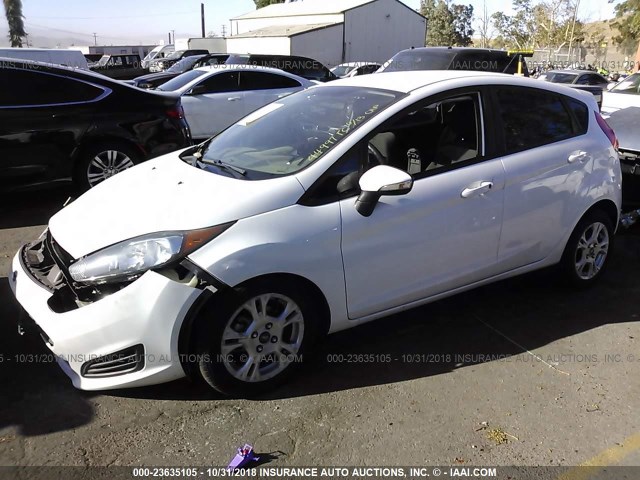 3FADP4EJ0GM188697 - 2016 FORD FIESTA SE WHITE photo 2