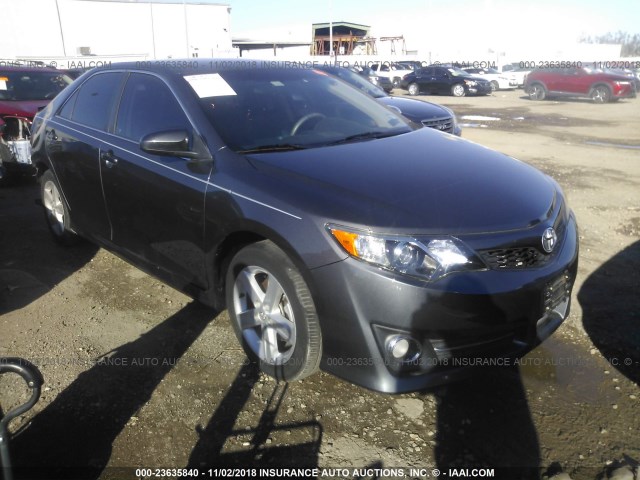 4T1BF1FK3EU871704 - 2014 TOYOTA CAMRY L/SE/LE/XLE ნაცრისფერი ფოტო 1