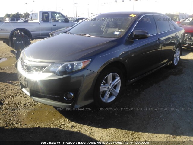 4T1BF1FK3EU871704 - 2014 TOYOTA CAMRY L/SE/LE/XLE ნაცრისფერი ფოტო 2