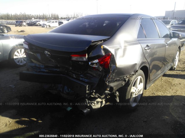 4T1BF1FK3EU871704 - 2014 TOYOTA CAMRY L/SE/LE/XLE ნაცრისფერი ფოტო 4