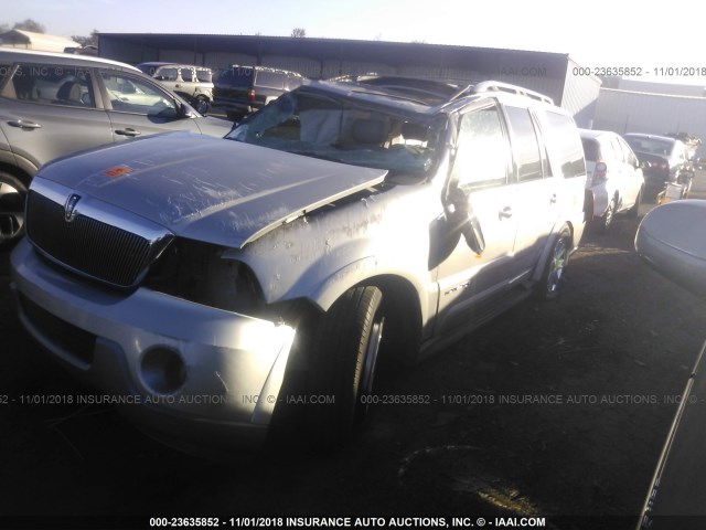 5LMFU28R34LJ18697 - 2004 LINCOLN NAVIGATOR 金色 照片 2