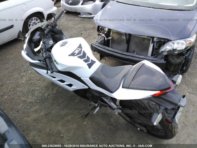 JKAEX8A18FA012062 - 2015 KAWASAKI EX300 A WHITE photo 3