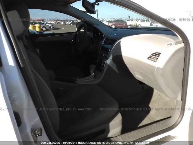 1G1ZC5E07CF146782 - 2012 CHEVROLET MALIBU 1LT WHITE photo 5