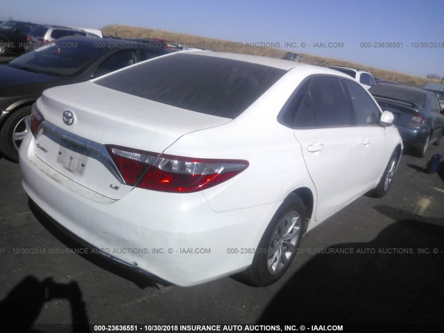 4T1BF1FK1HU285250 - 2017 TOYOTA CAMRY LE/XLE/SE/XSE WHITE photo 4