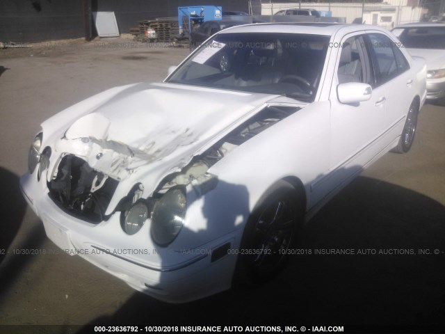 WDBJF65J8YB149732 - 2000 MERCEDES-BENZ E 320 WHITE photo 2