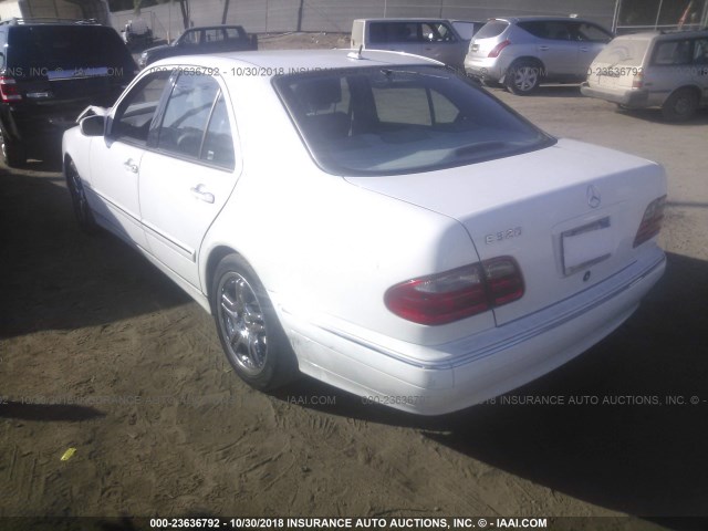 WDBJF65J8YB149732 - 2000 MERCEDES-BENZ E 320 WHITE photo 3