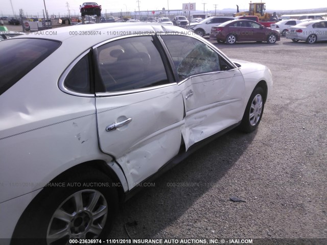 2G4WC532051326352 - 2005 BUICK LACROSSE CX WHITE photo 6