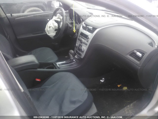 1G1ZC5E08AF323580 - 2010 CHEVROLET MALIBU 1LT SILVER photo 5