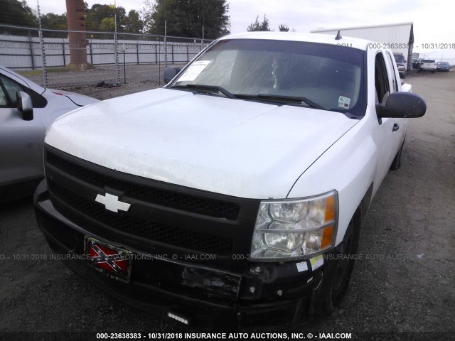 1GCEC19C68Z209170 - 2008 CHEVROLET SILVERADO C1500 WHITE photo 2