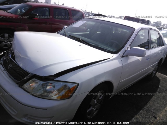 4T1BF28B82U245161 - 2002 TOYOTA AVALON XL/XLS WHITE photo 2