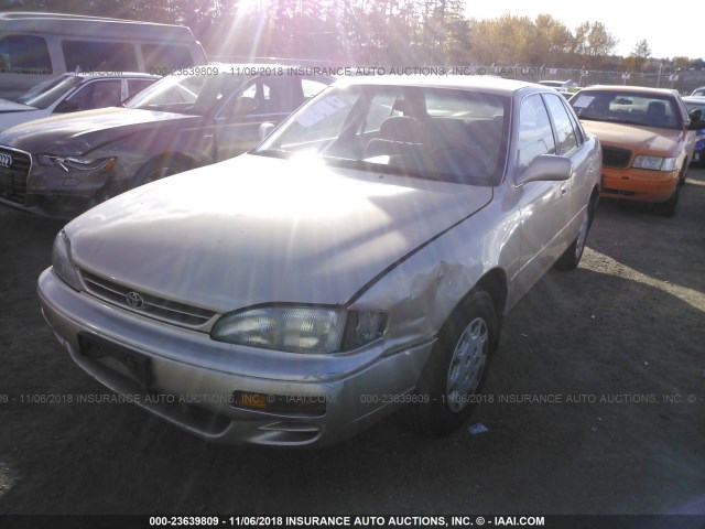 4T1BG12K2TU773876 - 1996 TOYOTA CAMRY DX/LE/XLE TAN photo 2