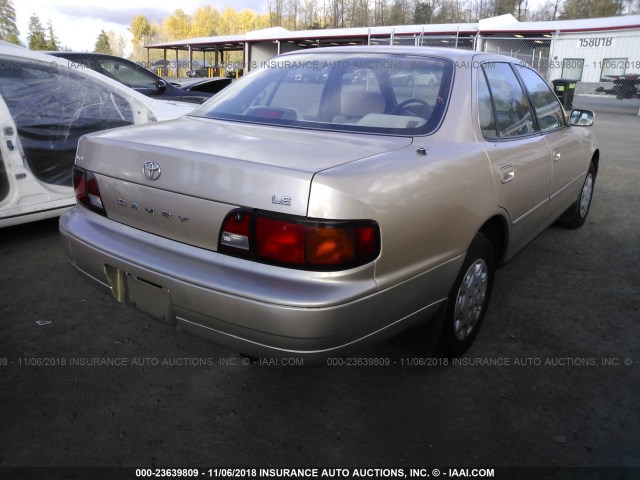 4T1BG12K2TU773876 - 1996 TOYOTA CAMRY DX/LE/XLE TAN photo 4