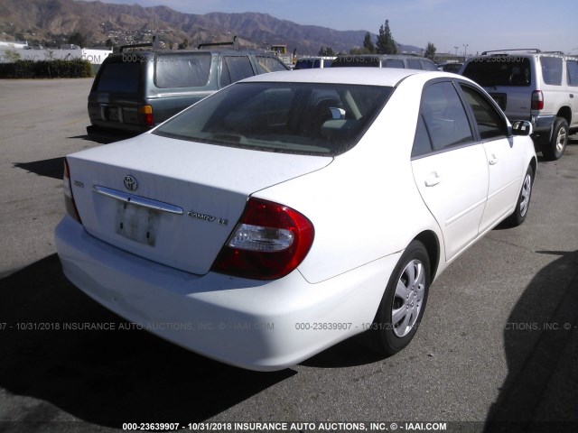 JTDBE32K320095358 - 2002 TOYOTA CAMRY LE/XLE/SE WHITE photo 4