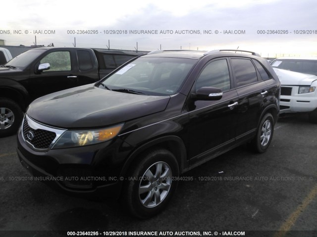 5XYKT4A27BG164155 - 2011 KIA SORENTO LX BLACK photo 2