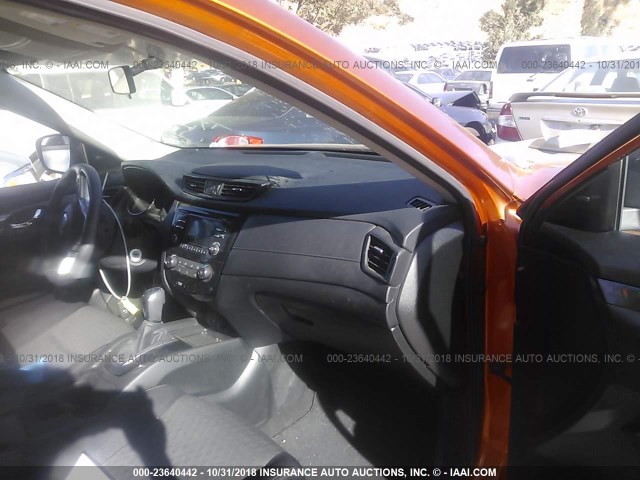 JN8AT2MT6HW399697 - 2017 NISSAN ROGUE S/SL/SV ORANGE photo 5