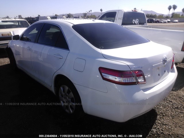 4T4BF3EK3BR200631 - 2011 TOYOTA CAMRY SE/LE/XLE WHITE photo 3