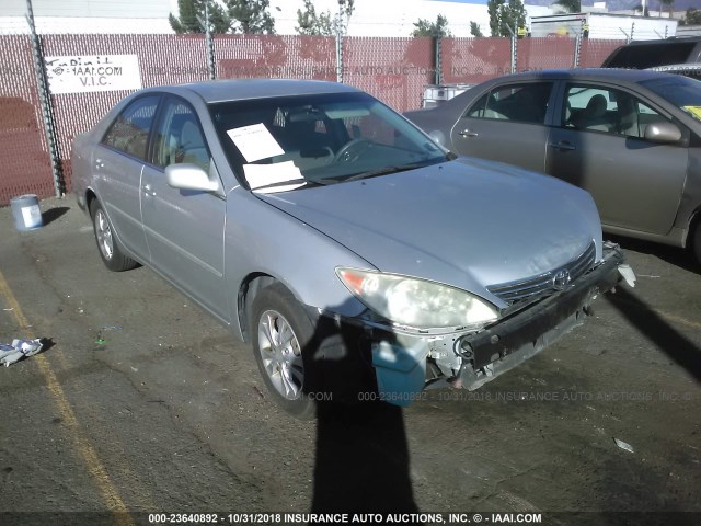 4T1BF32K25U106548 - 2005 TOYOTA CAMRY LE/XLE/SE SILVER photo 1