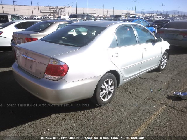 4T1BF32K25U106548 - 2005 TOYOTA CAMRY LE/XLE/SE SILVER photo 4