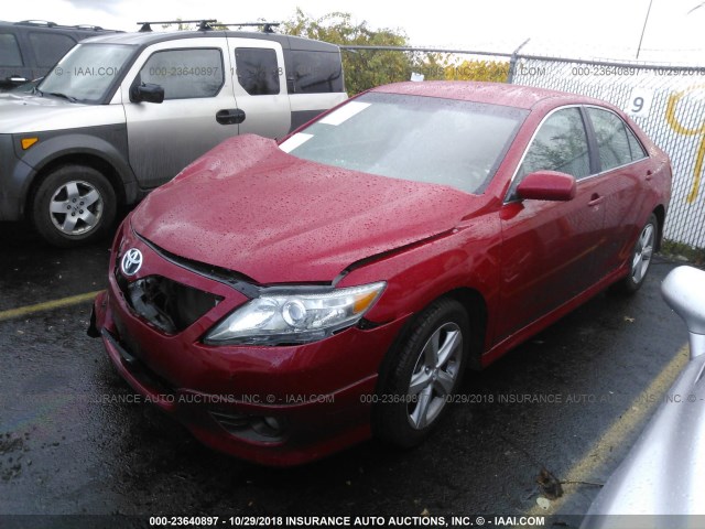 4T1BF3EK6AU076637 - 2010 TOYOTA CAMRY SE/LE/XLE RED photo 2