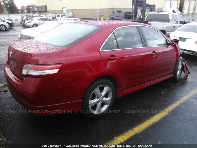 4T1BF3EK6AU076637 - 2010 TOYOTA CAMRY SE/LE/XLE RED photo 4