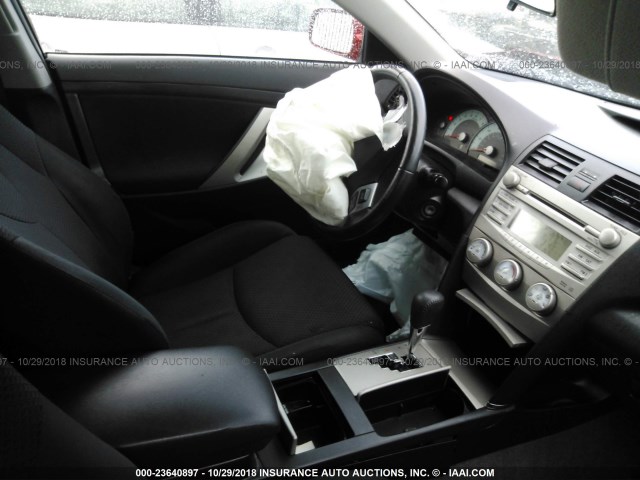 4T1BF3EK6AU076637 - 2010 TOYOTA CAMRY SE/LE/XLE RED photo 5