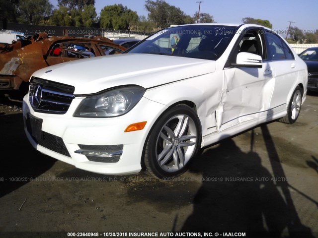 WDDGF4HB8EA931623 - 2014 MERCEDES-BENZ C 250 WHITE photo 2