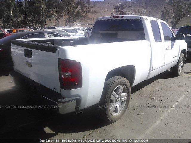 2GCEC19J881146273 - 2008 CHEVROLET SILVERADO C1500 WHITE photo 4