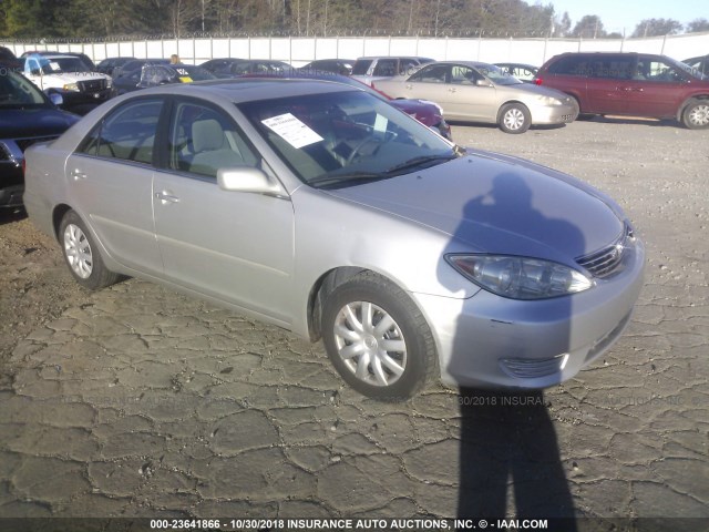 4T1BE32K05U567699 - 2005 TOYOTA CAMRY LE/XLE/SE SILVER photo 1